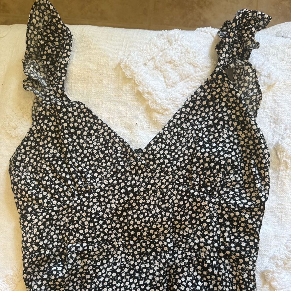 Black and White Floral Print Top